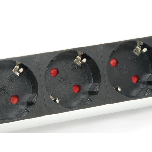 Equip - 333304 unidad de distribución de energía (PDU) 3 salidas AC Negro, Plata