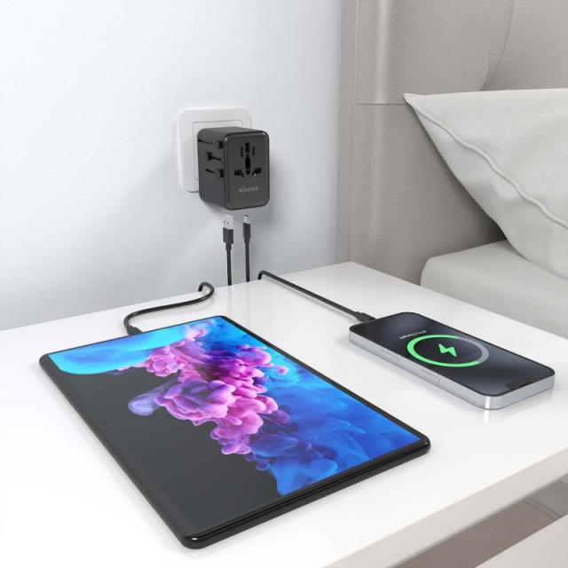 AISENS - Adaptador Enchufe Universal Para Viaje EU/USA/UK/AU Con Cargador USB GaN, 2xUSB-A QC3.0, 2xUSB-C PD3.0 25W, Negro