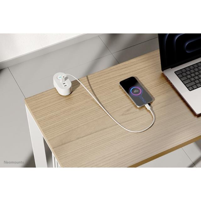 Neomounts - DS22-840WH6 Regleta de sobremesa con abrazadera y puertos USB-C y USB-A - carga rápida