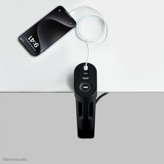 Neomounts - DS22-840BL6 Regleta de sobremesa con abrazadera y puertos USB-C y USB-A - carga rápida