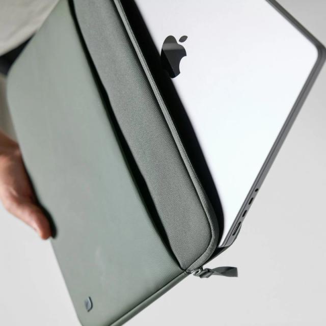 Incase - ARC Funda para con ReSpun 100 % poliéster reciclado para portátil de 16 pulgadas (M1-M4, 2021-2024) - INCO400718-SIV