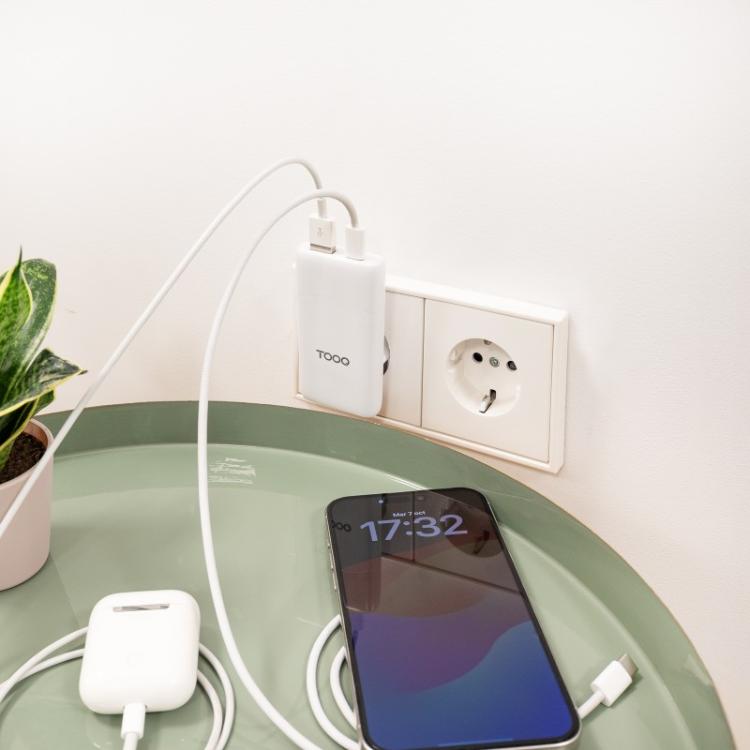 TooQ - Cargador de viaje Tipo C y Tipo A, GaN 65W, USB-C/PD + USB-A/QC, Blanco