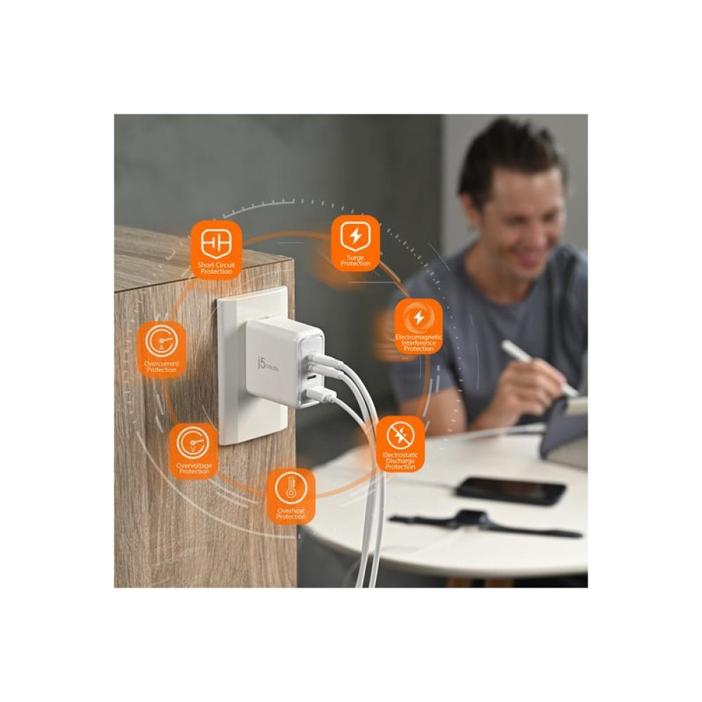 j5create - Cargador USB-C® GaN de 70W y 4 puertos