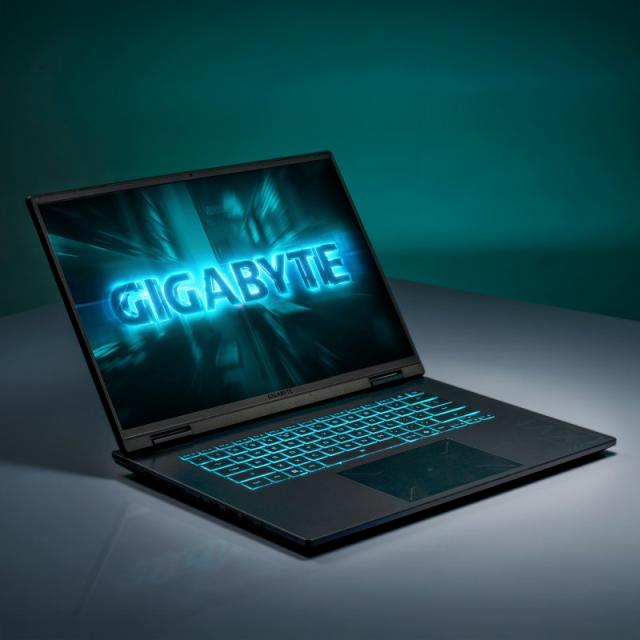 GIGABYTE - GAMING A16 CWH Portátil Gaming - 16,0“, 165Hz WUXGA, Intel Core i7-13620H, NVIDIA RTX 5070, 32GB DDR5 5200MHz, 1TB Ge