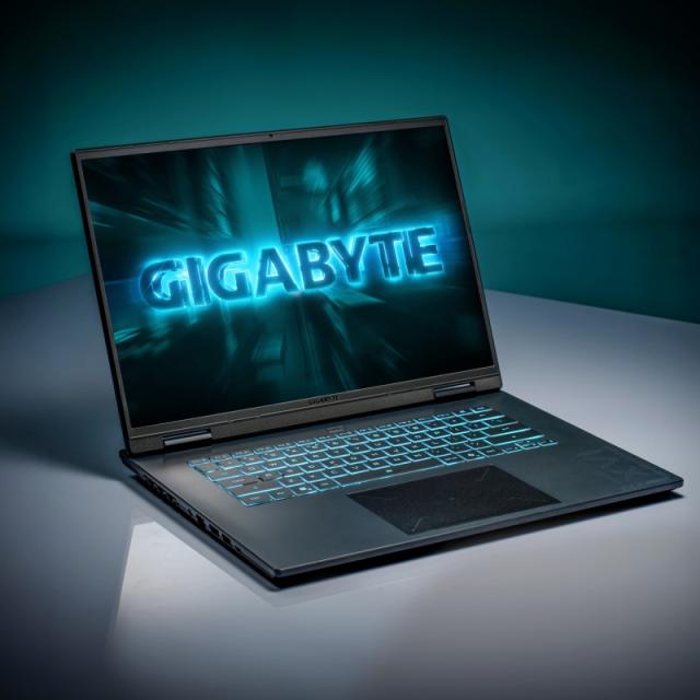 GIGABYTE - GAMING A16 CWH Portátil Gaming - 16,0“, 165Hz WUXGA, Intel Core i7-13620H, NVIDIA RTX 5070, 32GB DDR5 5200MHz, 1TB Ge