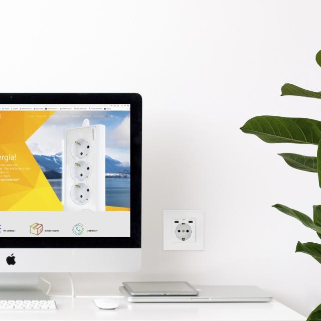 Nanocable - Base de enchufe de pared tipo schuko con 2 USB-C PD - Max. 3.4A, Blanco