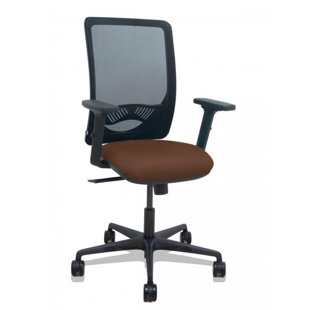 PIQUERAS Y CRESPO - Silla Zulema sincro malla negra asiento bali marrón oscuro brazos 2D ruedas 65mm