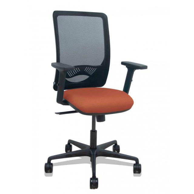 PIQUERAS Y CRESPO - Silla Zulema sincro malla negra asiento bali marrón brazos 2D ruedas 65mm
