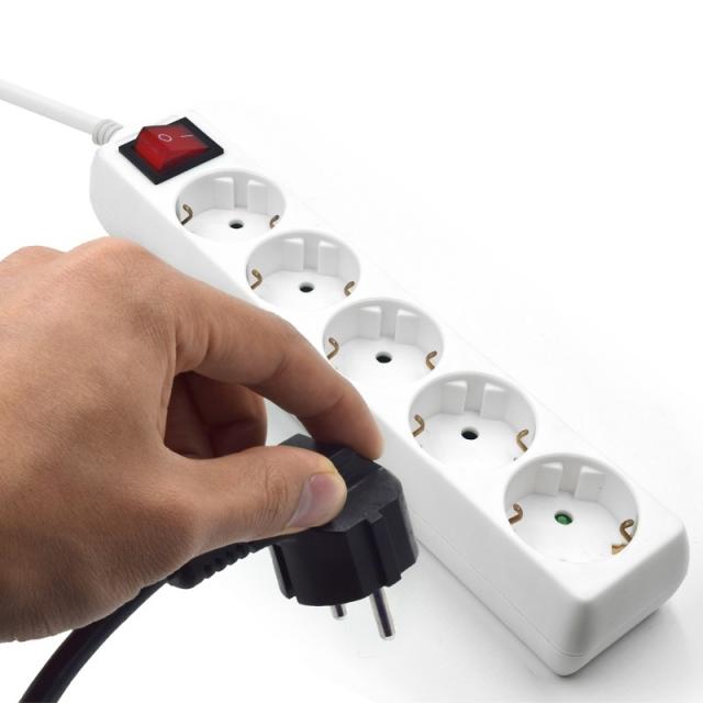 Ewent - EW3916 base múltiple 1,5 m 5 salidas AC Interior Blanco