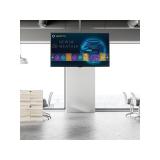 StarTech.com - Soporte de Techo para TV - Soporte Universal de Cielo Raso para TV de Movimiento Total con Mástil Telescópico Aju