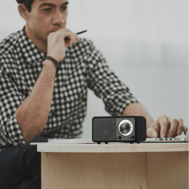 Sangean - WR-7 Portátil Negro