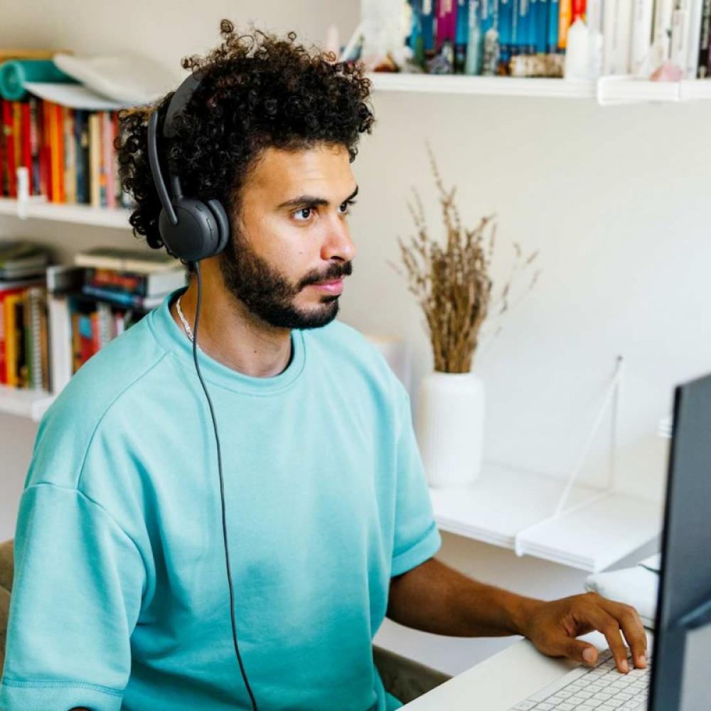 Logitech - Zone Wired 2: auriculares con cancelación de ruido y tecnología híbrida adaptativa ANC, USB-C con adaptador USB-A, Gr