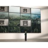 Equip - Soporte de pared para vídeo pop-out de 45"-70