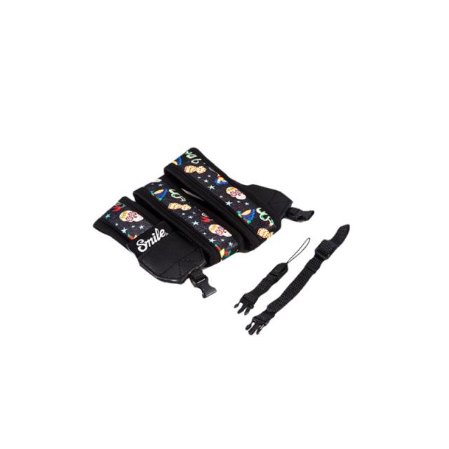 Smile - Camera Strap Hungup - Pin Up