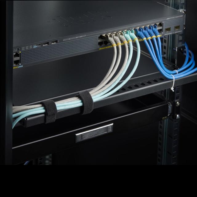 StarTech.com - Barra 1U de Amarre Horizontal para Gestión de Cables en Rack - para Racks de 19" - Profundidad Ajustable - Guía H
