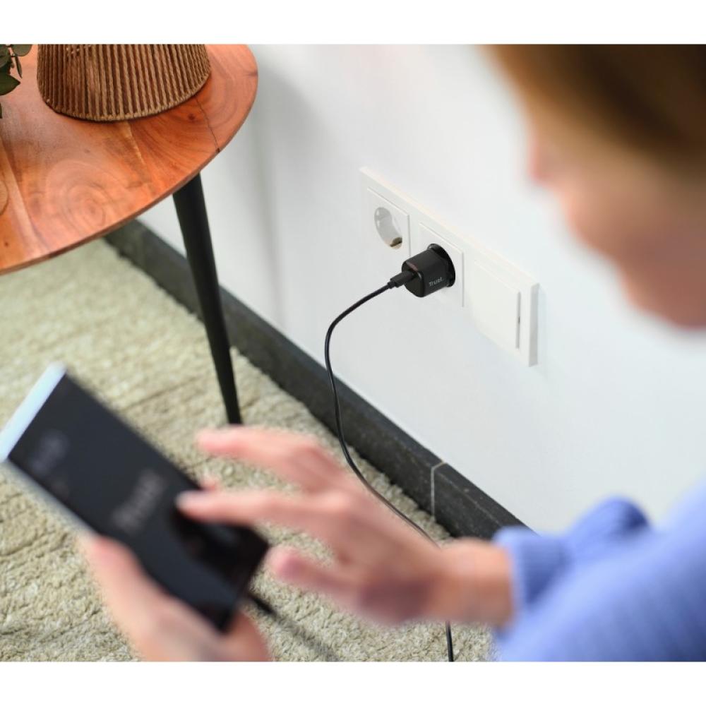 Trust - Maxo Universal Negro Corriente alterna Interior - 25174