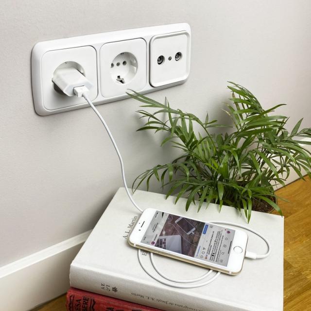 Nanocable - MINI CARGADOR USB PARA IPOD IPHONE,5V-1A, BLANCO