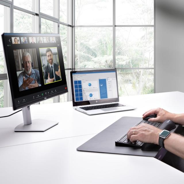 StarTech.com - Superficie Manga de Acero para la Esquina de una Mesa o Escritorio de Esquina - 12,7-38,1mm de Grosor - Bandeja E