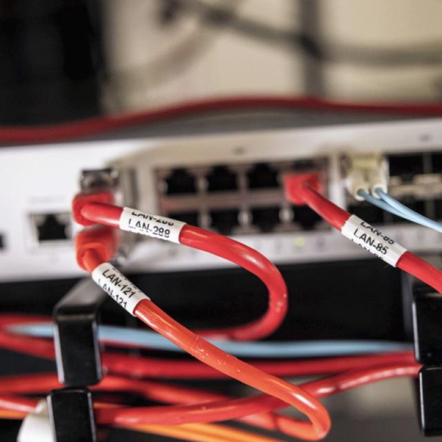 Brother - PT-E310BTVP impresora de etiquetas Transferencia térmica 180 x 180 DPI 20 mm/s Inalámbrico y alámbrico HSE/TZe Bluetoo