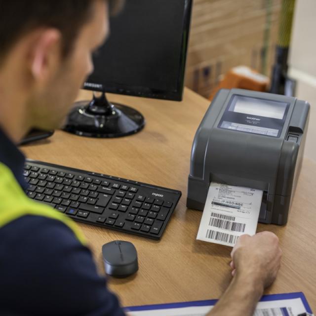 Brother - TD-4420TN impresora de etiquetas Térmica directa / transferencia térmica 203 x 203 DPI 152 mm/s Alámbrico Ethernet