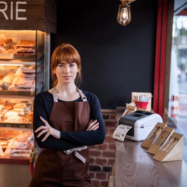 Brother - TD-4550DNWB impresora de etiquetas Térmica directa 300 x 300 DPI 152 mm/s Inalámbrico y alámbrico Ethernet Wifi Blueto